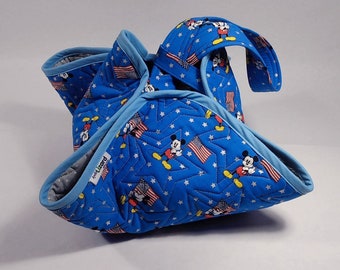 Patriotic Mickey Mouse Print Casserole Tote, Pie Carrier ~ Washable ~ Insulated ~ Great for Potluck Gatherings!
