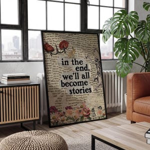 Puede incluir: Un cuadro vertical enmarcado con un fondo de página de libro antiguo y el texto "in the end, we'll all become stories". El diseño incluye ilustraciones de un corazón humano, un cerebro, un esqueleto y detalles florales coloridos.