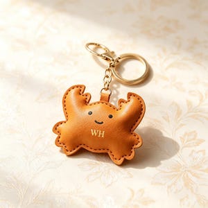 Personalized Crab Shaped Leather Keychain with Custom Initial Face Detail Bag Charm for Backpacks Totes Marine Animal Wedding Party Favor
