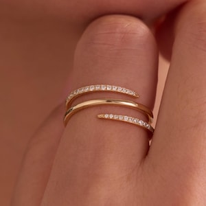 Pave Spiral Wrap Ring, Elegant och iögonfallande stapelring, Justerbart trippeltummaremm