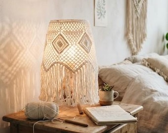 Boho Virkad Lampskärm med Fransar – Geometrisk Diamant Nattlampa