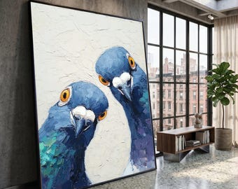 Gros plan sur toile pigeons curieux, art mural oiseau urbain, toile avec plumes bleues et orange, portrait d'animal moderne, art sur toile pour décoration d'intérieur