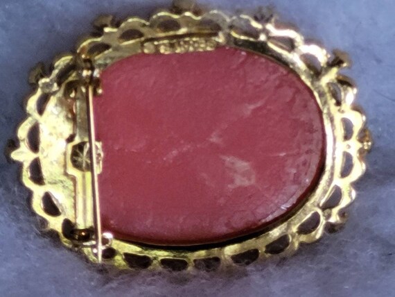 Gerrys Gorgeous  Cameo Pin Vintage Pretty in  Pea… - image 4