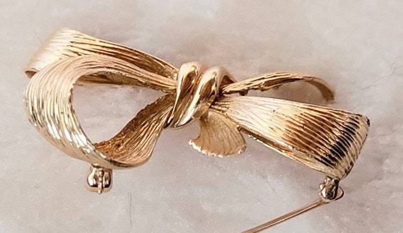 Gold Pin  14 K  Golden Bow Brooch Pin Vintage Fab… - image 3