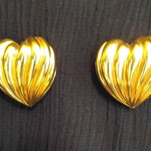Avon Vintage Hearts Post Earrings