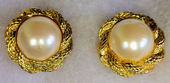 Marvelous  Marvella  Vintage Pearl Earrings - image 2