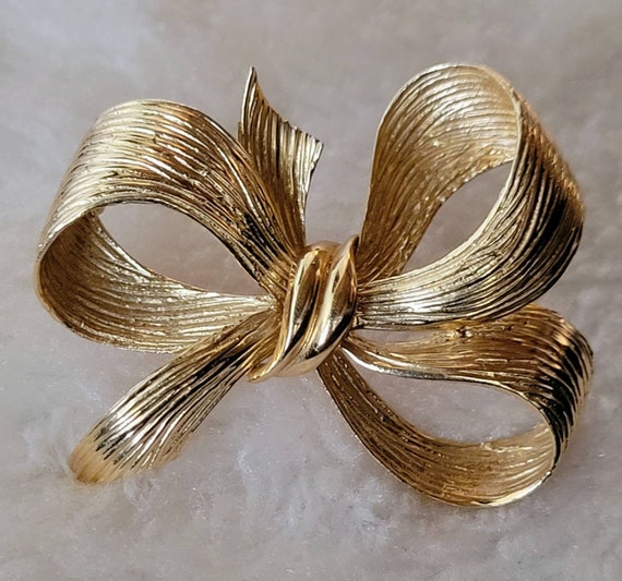 Gold Pin  14 K  Golden Bow Brooch Pin Vintage Fab… - image 1