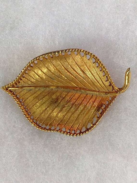 B.S.K. Beauty in Gold "Leaf Pin"... Clean Cut Des… - image 2