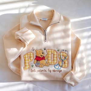 Broderad barnsjuksköterska med kvarts dragkedja, barnsjuksköterska med rund hals, anpassad gingham-tröja, Puh-skjorta för sjuksköterska, studentgåva för sjuksköterska