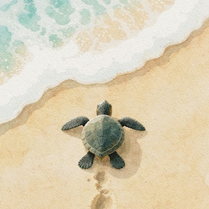 Op de afbeelding: Een aquarelillustratie van een kleine zeeschildpad die over een zandstrand naar de oceaan kruipt. De schildpad heeft een donkergroen schild en flippers en laat kleine sporen achter in het zand terwijl deze naar het witte schuim toe beweegt.