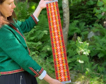 Norwegian folk art , Norwegian tapestry wall decor , Bright bell pull