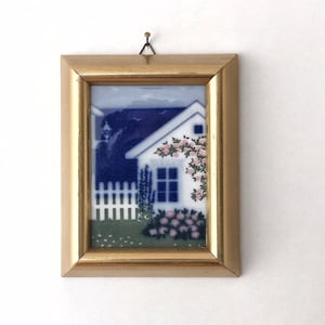 Vintage Noorse wandkunst keramische tegels – Anne Marie Ødegård voor Porsgrund – Gezellig fjordenhuisje met rozen