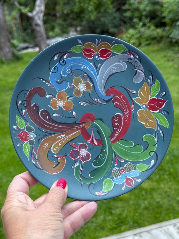 Vintage Norwegian Rosemaling Plate Set: Hand-painted Wooden Wall