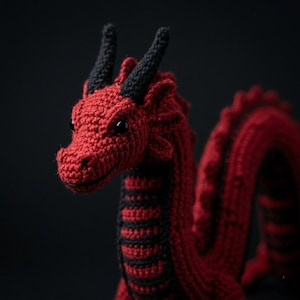 Amigurumi-Häkelanleitung für Drachen und Drachen