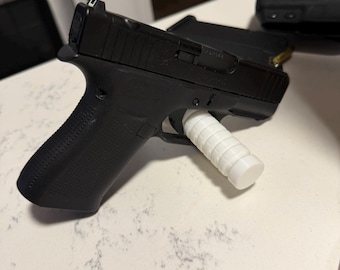 Supporto personalizzato per esposizione di armi da fuoco, espositore regolabile per pistole e fucili, supporto per vetrina stampato in 3D.