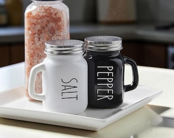 Vintage Glass Salt and Pepper Shaker Set Black White Seasoning Bottles Farmhouse Kitchen Decor 2 Piece Set