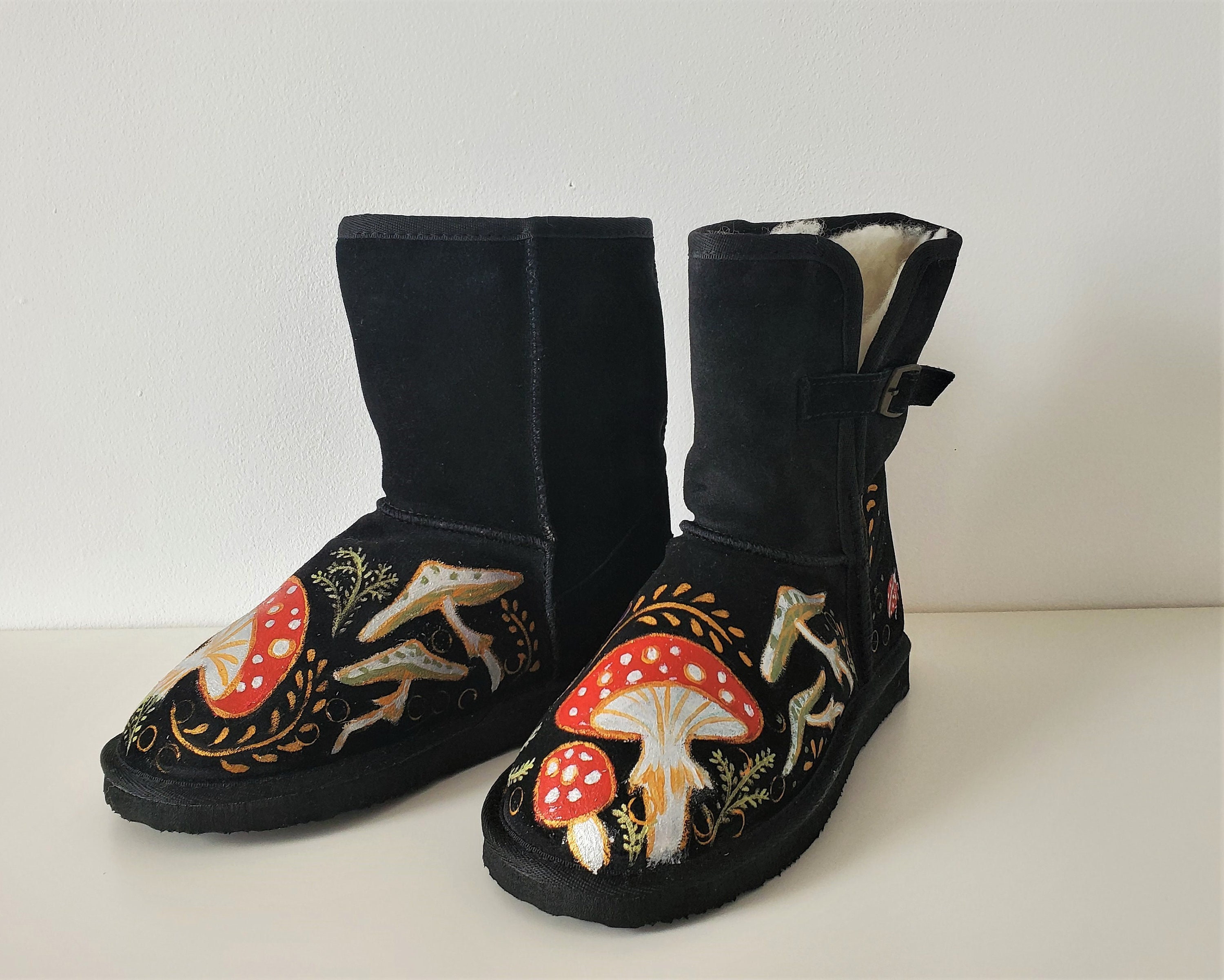 Custom Uggs Hand Painting on Your Boots Free Spirit -  Finland
