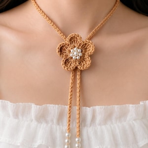 Mönster för virkat halsband i PDF-format | Handledning för DIY-halsband med eleganta lariatpärlor, halsband med blommotiv och prästkrage i Cottagecore-stil