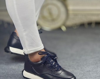 Zapatillas deportivas de cuero azul marino hechas a mano, estilo italiano, calzado casual para hombre.
