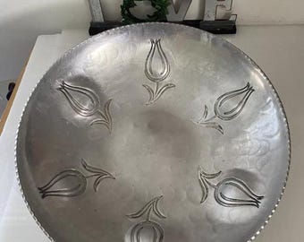 1930s Buenilum Aluminum Bowl: Hand Wrought Floral Scalloped Rim (12")