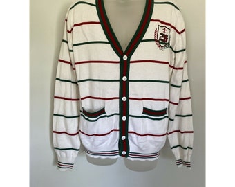 Vintage Bare Fox 26 Tamaño de los hombres Gran Cardigan Suéter Rayas Crestado Logo Bolsillos Preppy Geek College Blanco Rojo y Verde Profesor 80s 90s