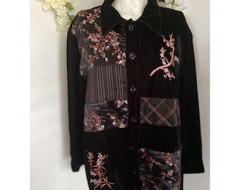 Chaqueta vintage Robert Louis de terciopelo y seda con bordados florales y botones, color negro, talla XL.