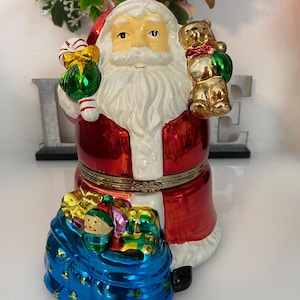 Mr. Christmas 7” Tabletop Wind up Musical Santa Box with Rotating Scene Vintage Christmas Decor 1970-1980s Great Gift Music Box Traditional