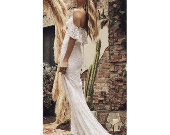 Galina Soft White Lace V Neck Cold Shoulder Sheath Bridal Wedding Gown Label 6 Fits 2  XS Boho Garden Wedding Vintage Farmhouse Cottage Core