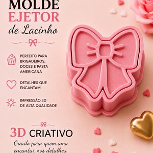 Pode incluir: Um molde ejetor rosa em formato de lacinho para decoração de doces. O texto diz: MOLDE EJETOR de Lacinho, PERFEITO PARA BRIGADEIROS, DOCES E PASTA AMERICANA, DETALHES QUE ENCANTAM, IMPRESSÃO 3D DE ALTA QUALIDADE, 3D CRIATIVO, Criado para quem ama encantar nos detalhes.