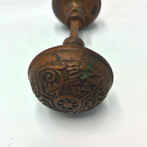 Antieke P&F Corbin "Ceylon" bronzen deurknop met spindel, circa 1900