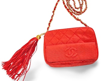 Vintage CHANEL Red Canvas Matelassé Camera Shoulder Bag with Tassel –060130ac5