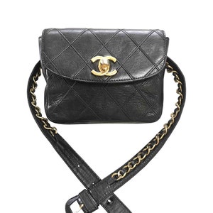 Vintage CHANEL black leather waist purse, fanny pack with golden chain belt and CC closure hock. 60-67cm, 23.526.3. 0506305 image 1