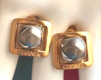 Vintage CHANEL metallic tone gripoix stone earrings in golden square shape. R0410111