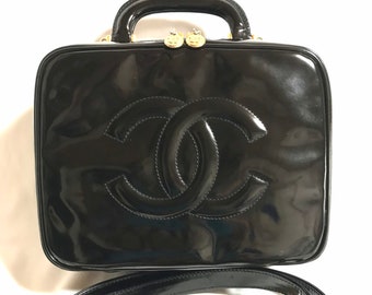 CHANEL VINTAGE COSMETIC VANITY BOX BAG CAVIAR LEATHER BLACK, Women's  Fashion, Bags & Wallets, Purses & Pouches on Carousell