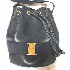 Vintage Salvatore Ferragamo black leather hobo style shoulder bag with vara logo motif and drawstrings. Classic bag for daily use. 050317r1