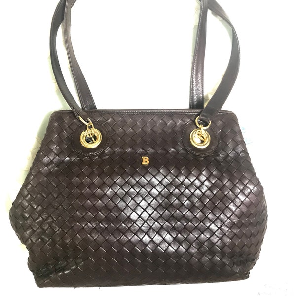 Vintage Bally dark brown lamb leather woven, intrecciato style shoulder bag with golden B logo motif. Classic purse. 050320r1