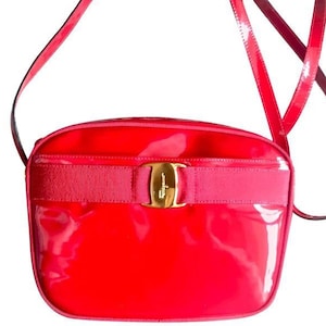 Vintage Salvatore Ferragamo vara collection patent enamel lipstick red shoulder bag with gold tone bow charm. Classic purse. 050407r3