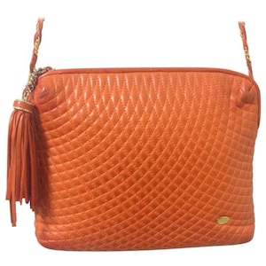 Vintage BALLY rare color, orange quilted lambskin golden chain shoulder purse with golden motif and matching tassel. Must have. 05063011