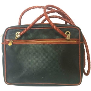 Vintage Bottega Veneta classic black shoulder bag with long brown leather intrecciato straps. Perfect purse for daily use. 1803ya1