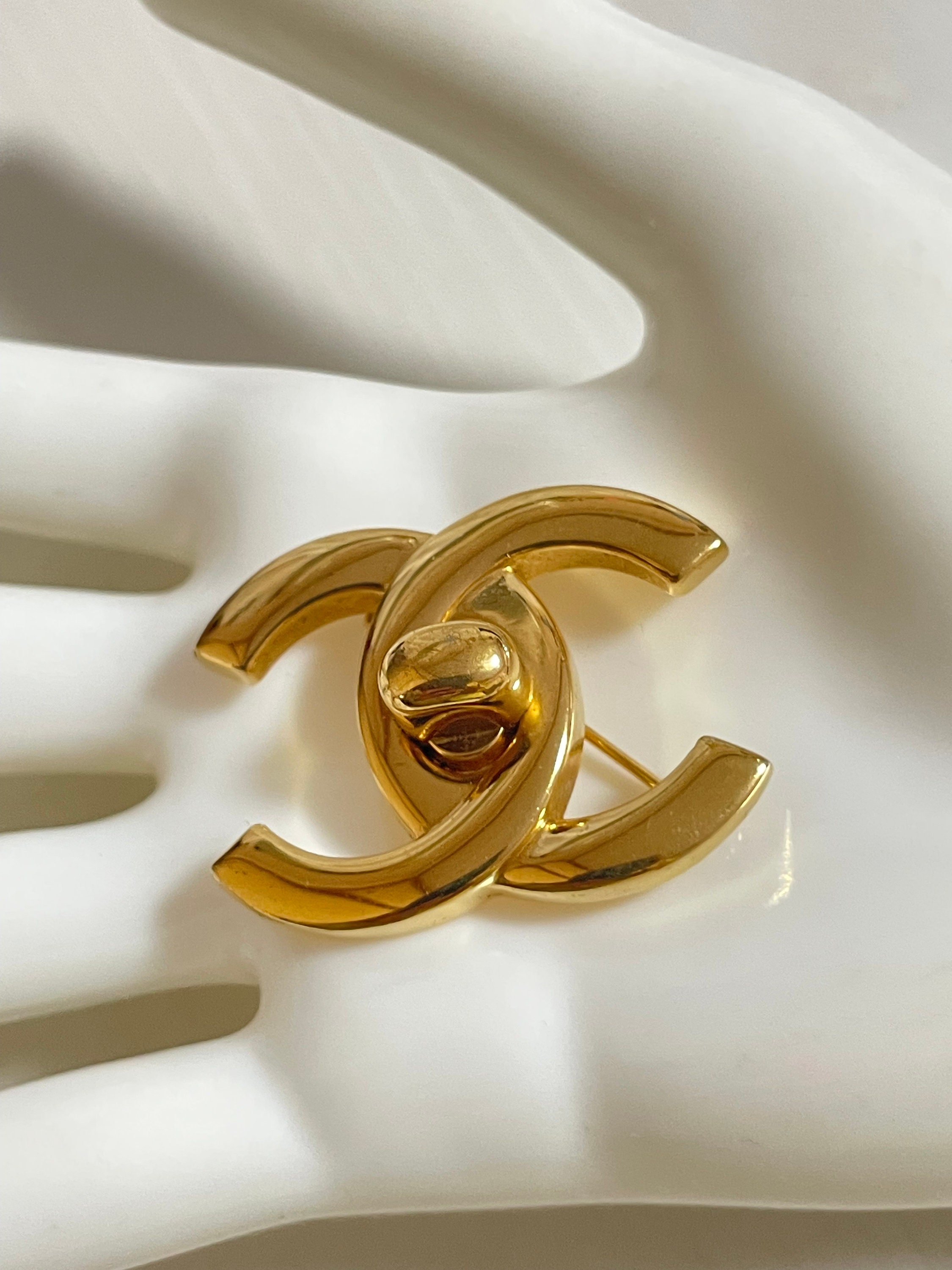 Vintage CHANEL Golden Turn Lock CC Pin Brooch. Very Classic