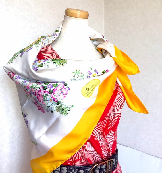 Vintage Gucci classic yellow scarf with multicolo… - image 1