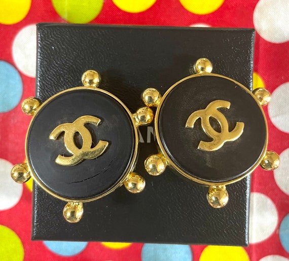 W3. Vintage CHANEL large round earrings with blac… - image 5