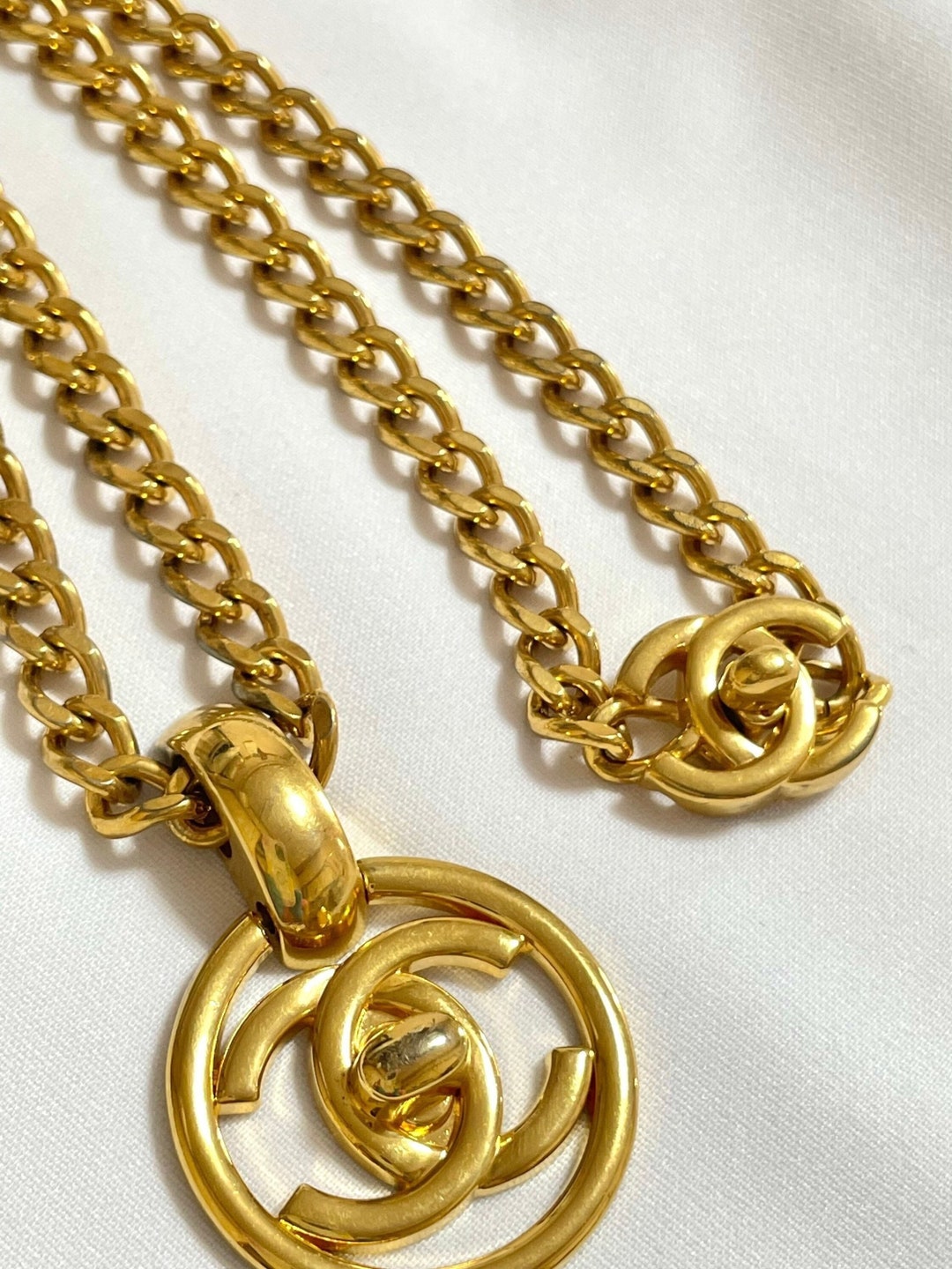 Chanel Necklaces with Pendant  Lampoo
