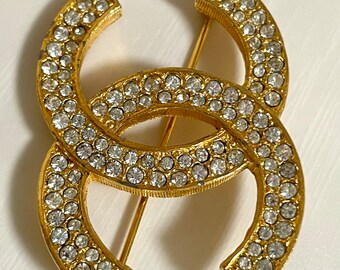 Vintage CHANEL Gold tone hat shape pin brooch. Hat with bow. Very chic –  eNdApPi ***where you can find your favorite designer  vintages..authentic, affordable, and lovable.