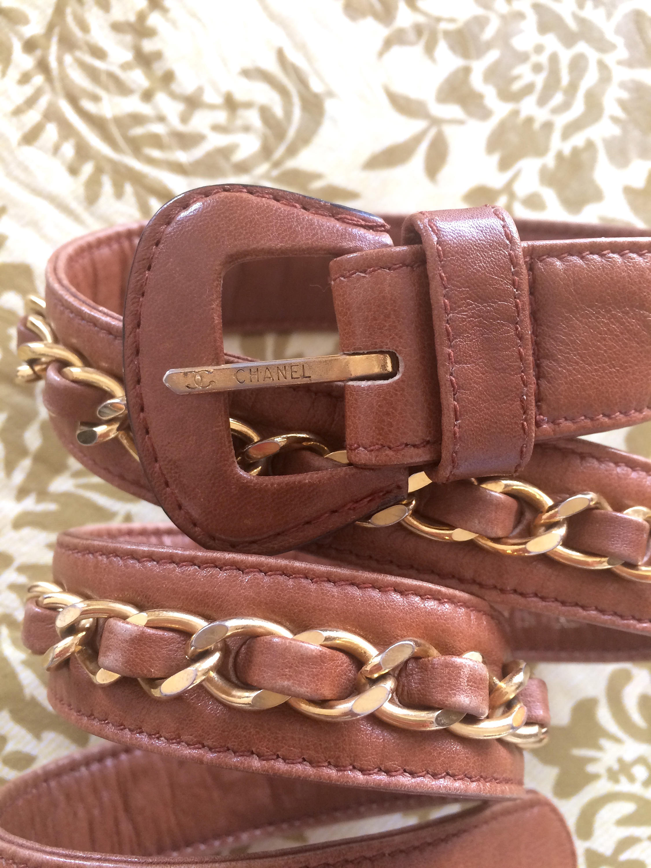1980s Vintage CHANEL Brown Leather Belt With Gold Tone  display picture 1