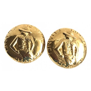 Vintage CHANEL gold tone round earrings with mademoiselle figure. Classic vintage Chanel jewelry. 0406011