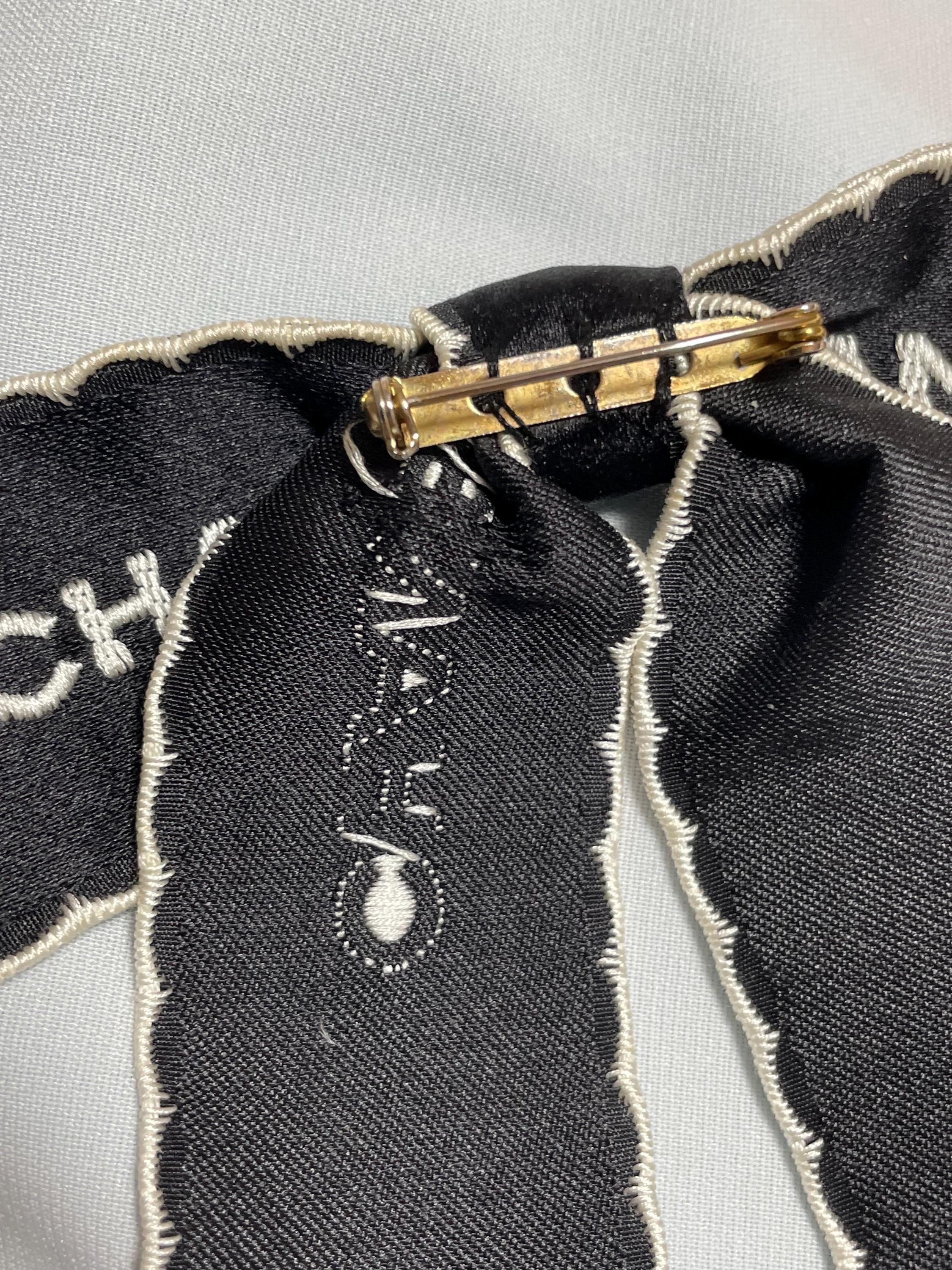Vintage Chanel hair clip bow vintage Chanel stamped button CHANEL HAIR CLIP | BOW – la boutique PARIS main image 2