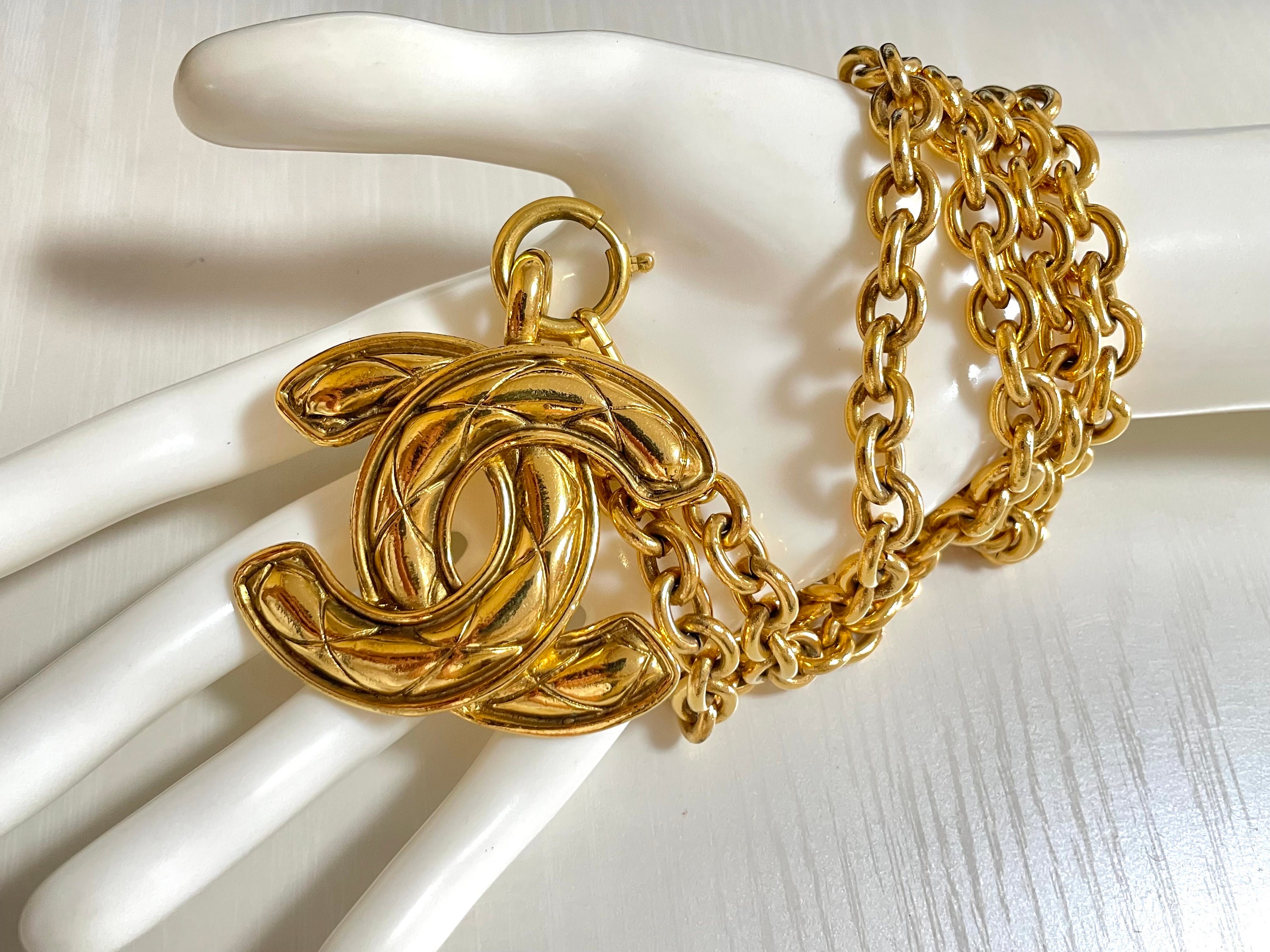 Vintage CHANEL classic chain necklace with mini matelasse CC mark pendant  top. Gorgeous masterpiece jewelry.