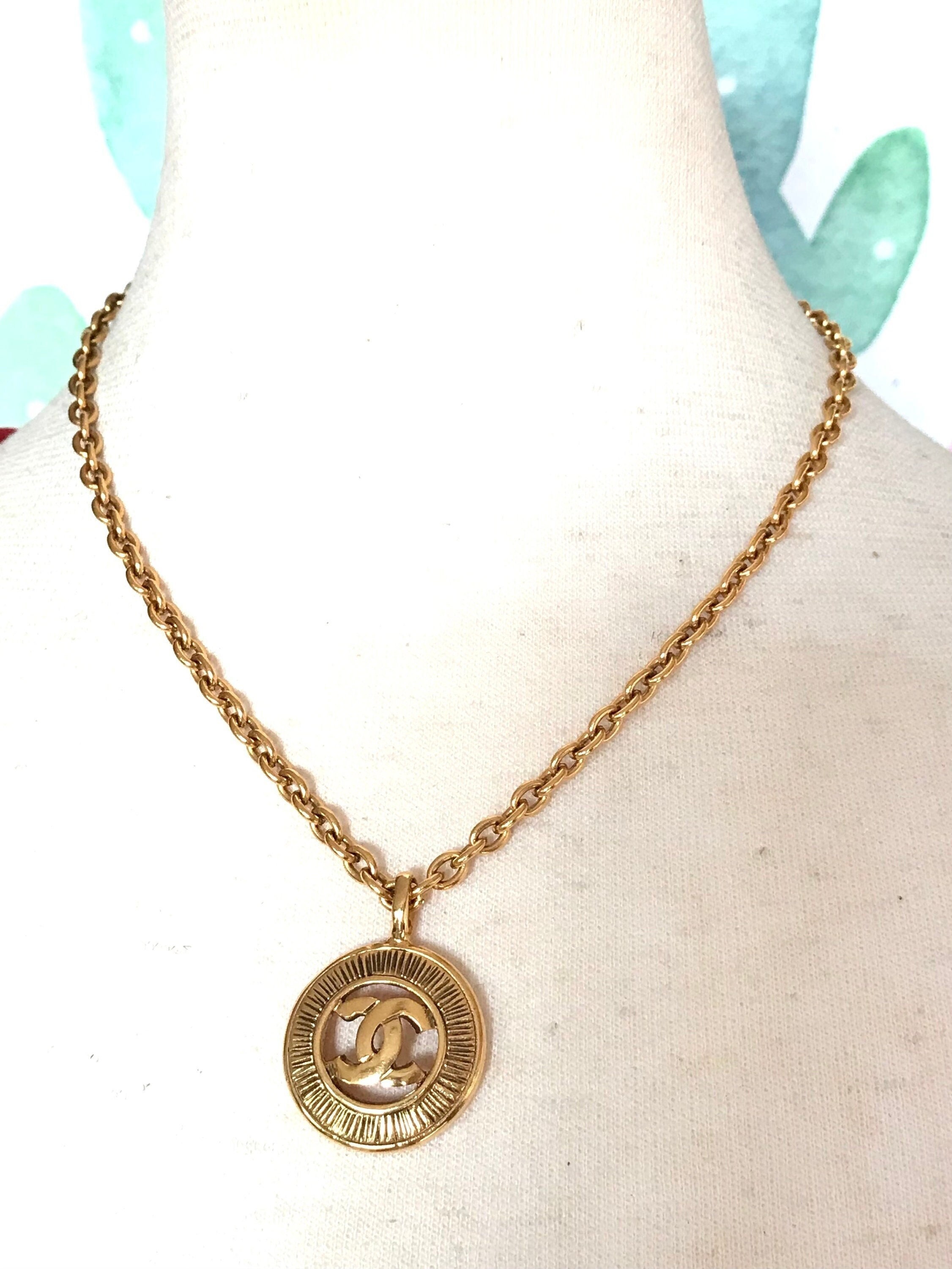 MINT. Vintage CHANEL Golden Chain Necklace With a Cutout Round 