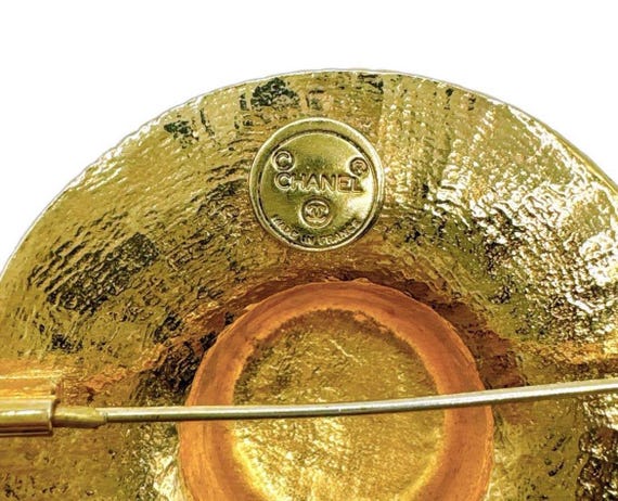 1990s Vintage CHANEL Hat-shaped Gold Brooch | Bow Detail | Chic